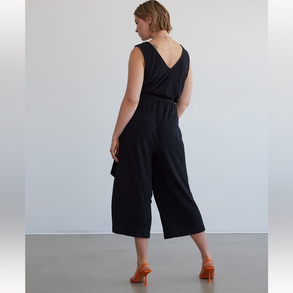 Sleeveless Cropped Jumpsuit - medium - Picture 2 of 6